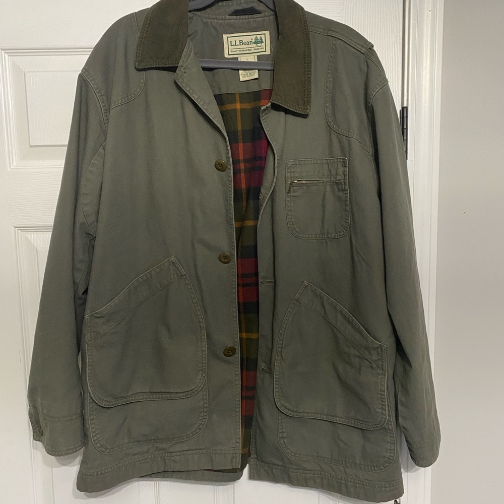 Durable LL Bean chore/field coat! Great quality very warm!